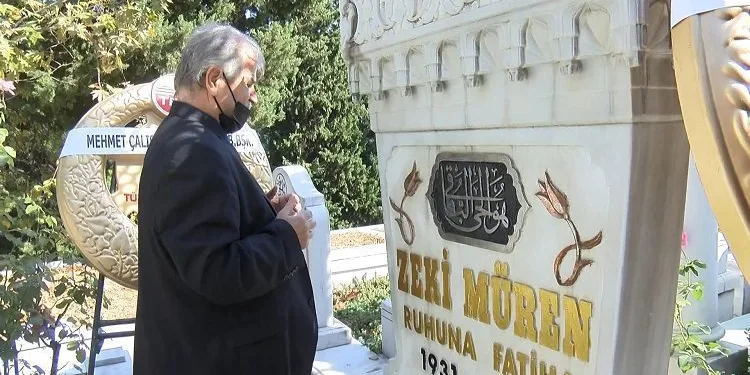 Zeki Müren Bursa’da kabri başında anıldı