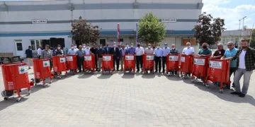 Bursa İnegöl’de 14 mahalleye ceviz soyma makinesi verildi