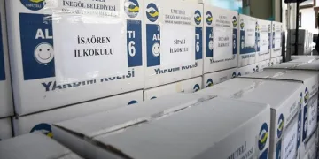 İnegöl Belediyesi’nden 1500 öğrenciye kırtasiye yardımı