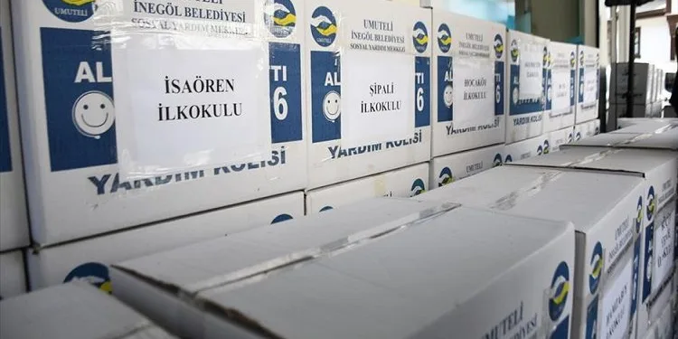 İnegöl Belediyesi’nden 1500 öğrenciye kırtasiye yardımı