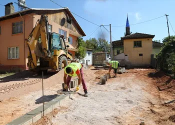 Bursa İnegöl Eskikaracakaya’da yollar yenileniyor