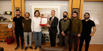 İnegöl Belediye Başkanı Alper Taban Baykoca Fezakadı Drone Takımını misafir etti