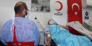 Bronz madalyalı Vali Pehlivan’dan 18’inci kan bağışı