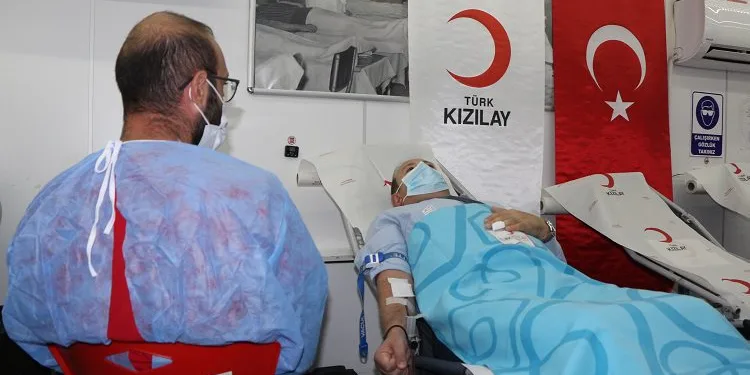 Bronz madalyalı Vali Pehlivan’dan 18’inci kan bağışı