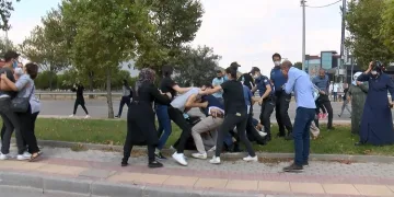 Bursa’da keşif sırasında kadın sürücüye saldırdılar
