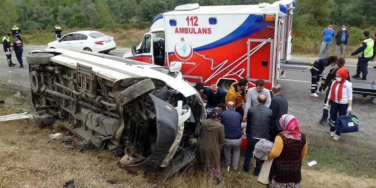 Tekstil işçilerini taşıyan servis TIR’la çarpıştı! Çok sayıda yaralı var