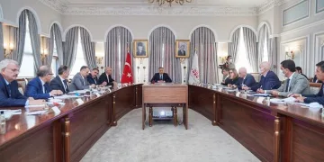 İstanbul Valiliği’nde üniversite rektörleriyle arsa değerlendirme toplantısı