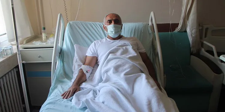 Covid-19’u yenen hakim, aşı olmadığına pişman
