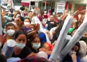 50 liralık halı izdihamı