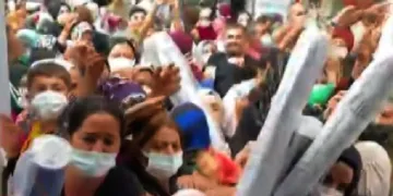 50 liralık halı izdihamı