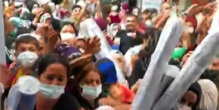 50 liralık halı izdihamı
