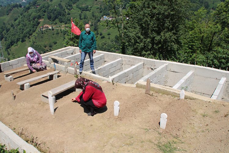 Ölüm korkusuyla 10 yeni mezar yeri açtılar