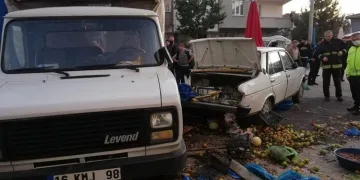 Bursa’da otomobil pazar alanına daldı