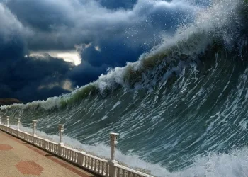 “Marmara Denizi’nde tsunami, insanları denize sürükleyebilir “