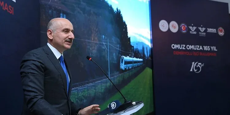 Bakan Karaismailoğlu Ankara-İstanbul hattı için tarih verdi