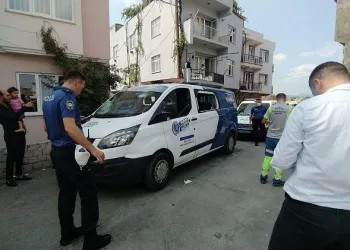 Akıl hastanesinden kaçıp belediyeye ait araçla kaçtı