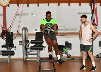 Bursaspor günün ilk antrenmanında kuvvet çalıştı