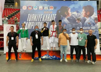 Bursa’da iki karateciye milli takım yolu