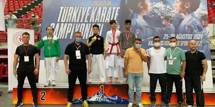 Bursa’da iki karateciye milli takım yolu