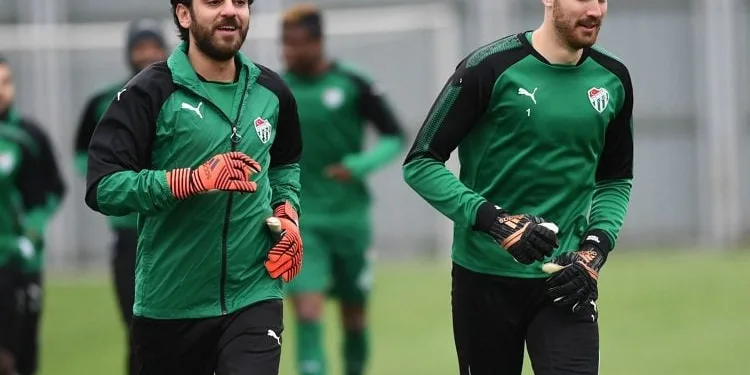 Çukur’un oyuncusu futbola geri döndü