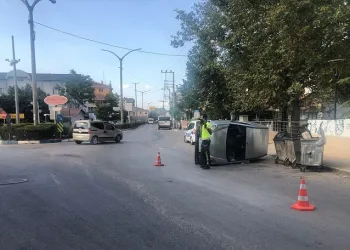 Bursa’da aşırı hız yapan araç yan yattı
