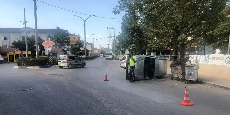 Bursa’da aşırı hız yapan araç yan yattı