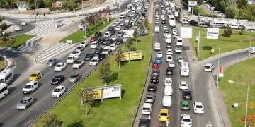 Okulların açılmasıyla Bursa’da trafik kilitlendi