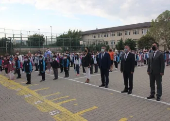 Bursa’da 582 bin öğrenci için ders zili çaldı