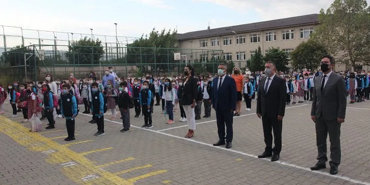 Bursa’da 582 bin öğrenci için ders zili çaldı