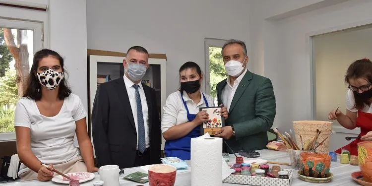 Başkan Aktaş okulun ilk günü öğrencilerle buluştu