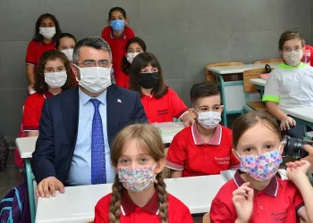 Başkan Yılmaz öğrencilerin heyecanına ortak oldu