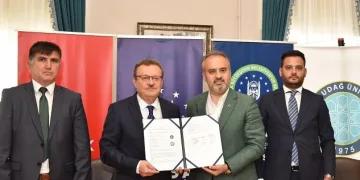 İmzalar atıldı… Büyükşehir tesisleri sporcu üniversitelilere ücretsiz