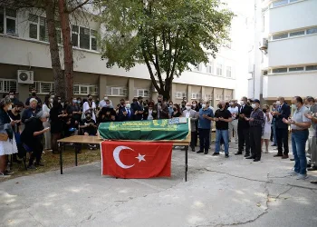 Son yolculuğuna fakültede düzenlenen törenle uğurlandı