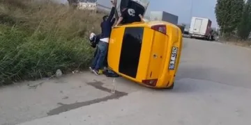 Bursa’da kamyonun sıkıştırdığı taksi takla attı