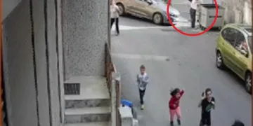 Çöp atarken dehşeti yaşadı