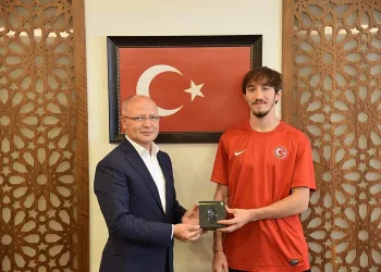 Madalyalı atletten AK Parti Bursa İl Başkanı Gürkan’a ziyaret