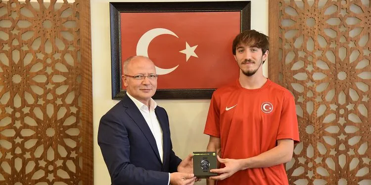 Madalyalı atletten AK Parti Bursa İl Başkanı Gürkan’a ziyaret