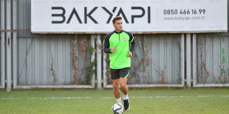 Bursaspor’un milli futbolcuları geri döndü