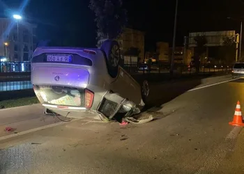 Bursa’da takla atan aracın sürücüsü yaralandı