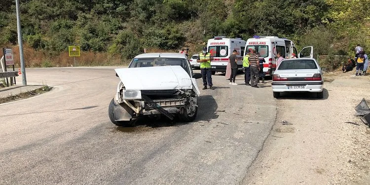 Bursa’da kafa kafaya çarpıştılar! Ambulansa binmeyi reddettiler