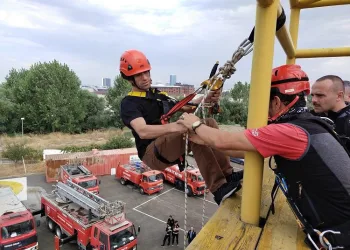 Bursa’da itfaiyeciler komando eğitiminden geçti