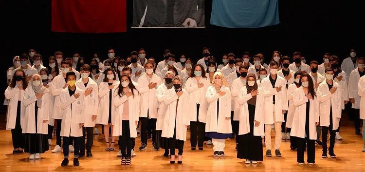 BUÜ Diş Hekimliği’nde yeni akademik dönem başladı