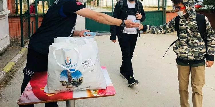 Bursa Yenişehir’de yüze eğitime hijyen desteği