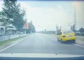 Bursa’da dikkatsiz taksi sürücüsü tehlike saçtı
