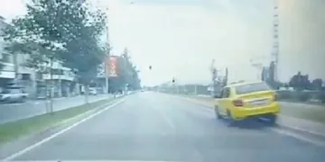 Bursa’da dikkatsiz taksi sürücüsü tehlike saçtı