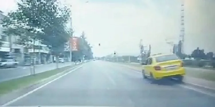 Bursa’da dikkatsiz taksi sürücüsü tehlike saçtı