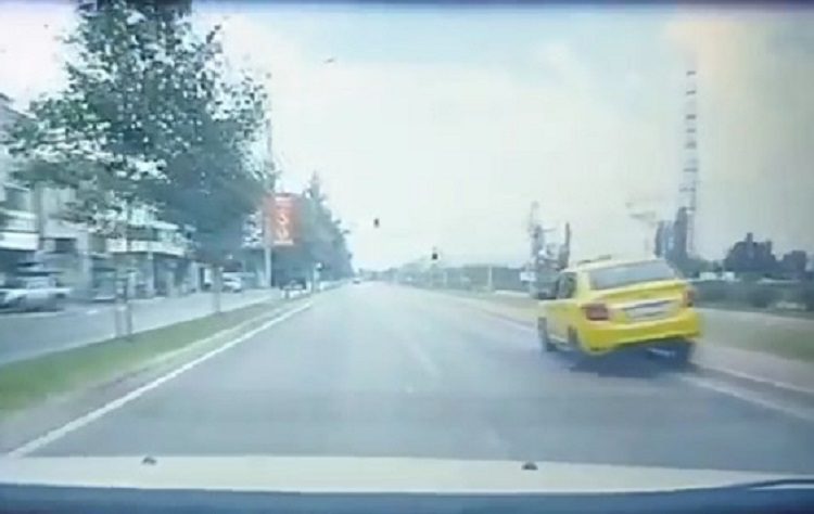 Bursa'da dikkatsiz taksi sürücüsü tehlike saçtı