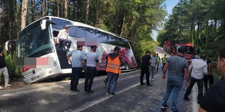 35 yolcusuyla uçurumun kenarında asılı kaldı