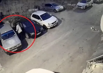 Bursa’da çaldıkları aracı kaza yapıp geri bıraktılar