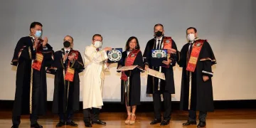 Dünyaca ünlü akademisyen çifte fahri profesörlük